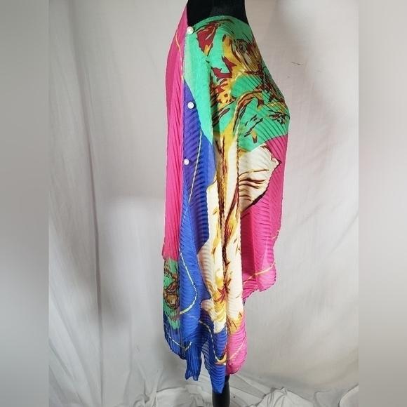 Beautiful Pink Hawaiian Off the Shoulder Pearl Button Overlaying Wrap - Picture 6 of 8